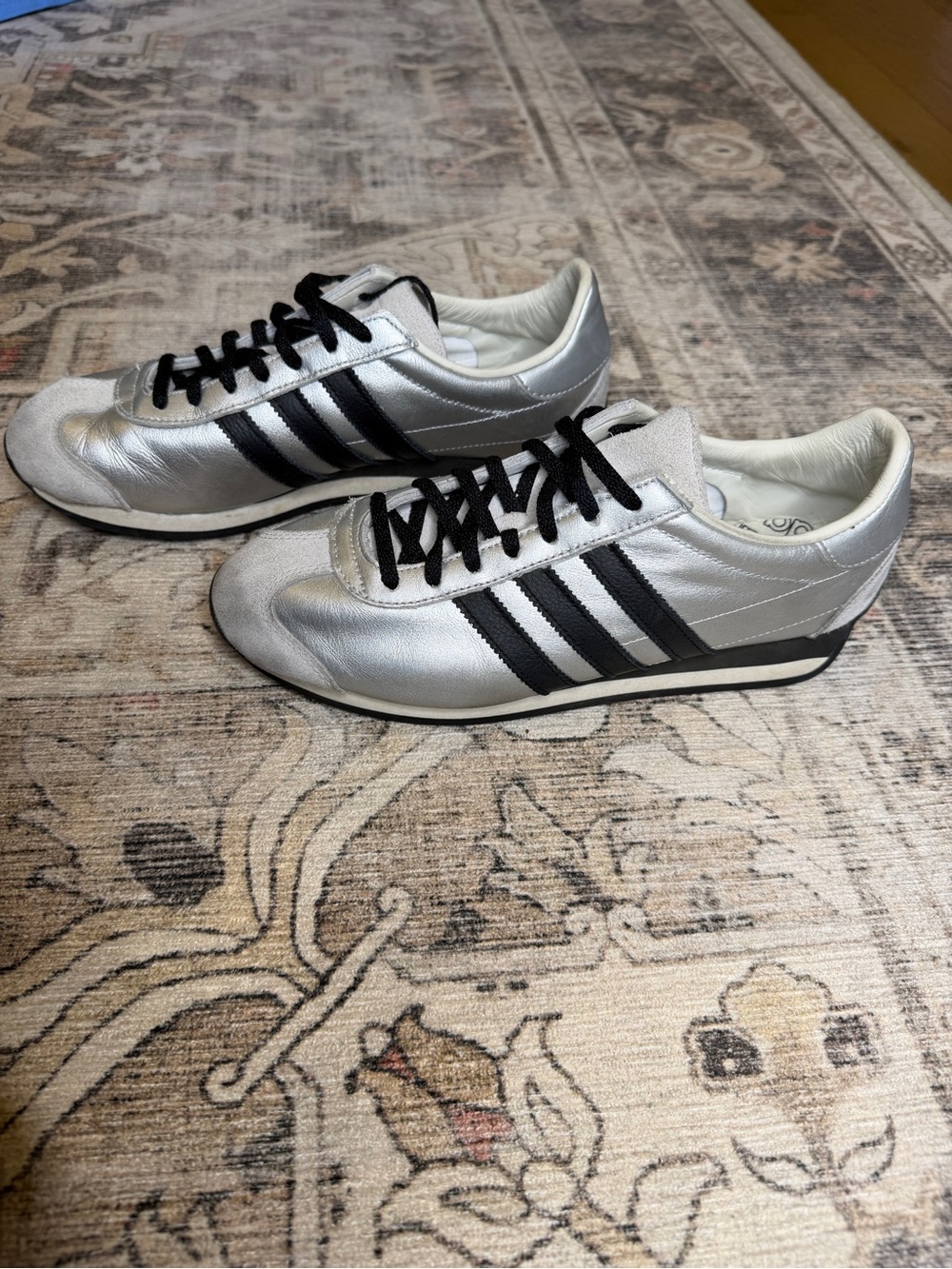 Adidas Country OG in silver and black - Picture 8 of 15
